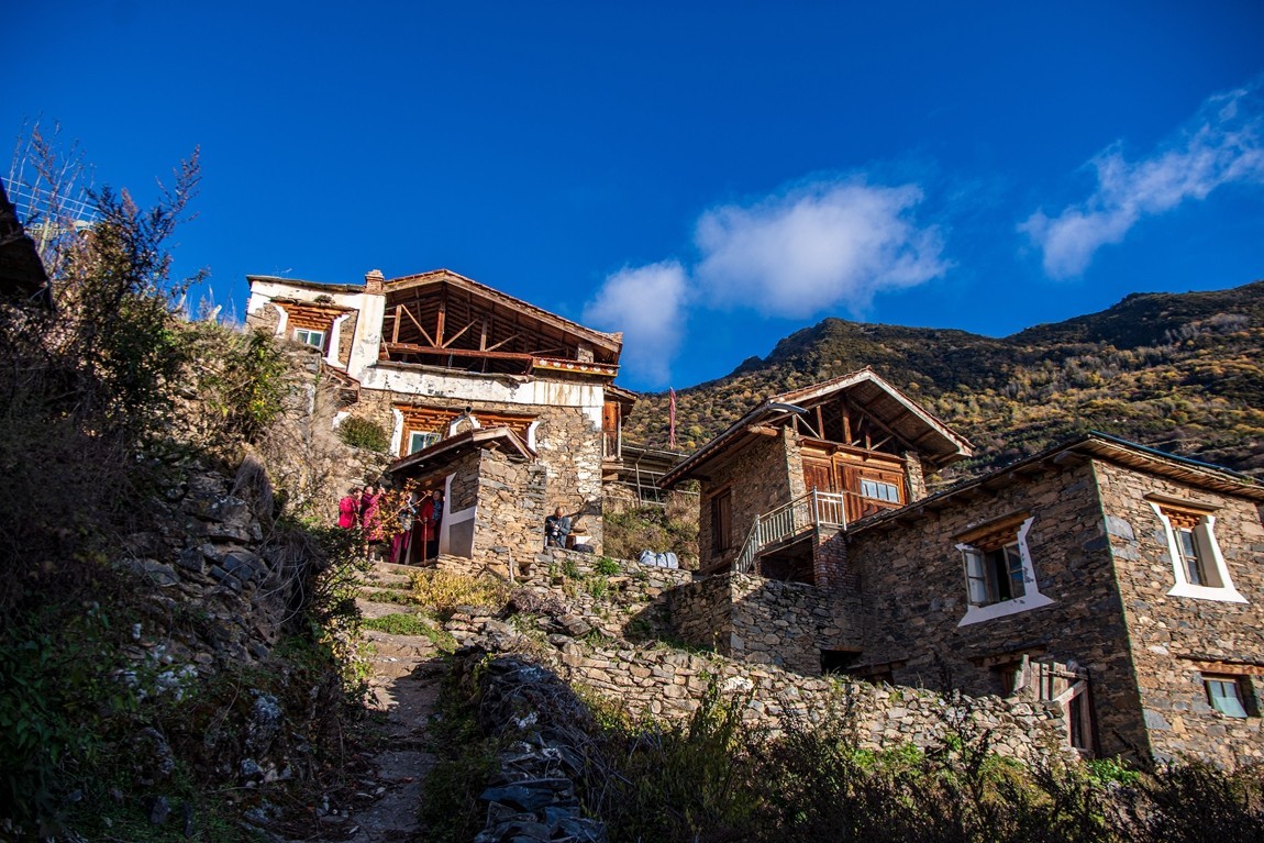 金秋川西行摄【10】云中藏寨