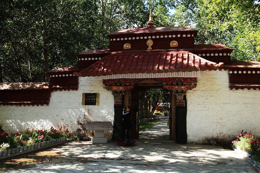 罗布林卡之光影