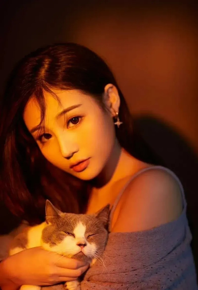 爱猫的女生