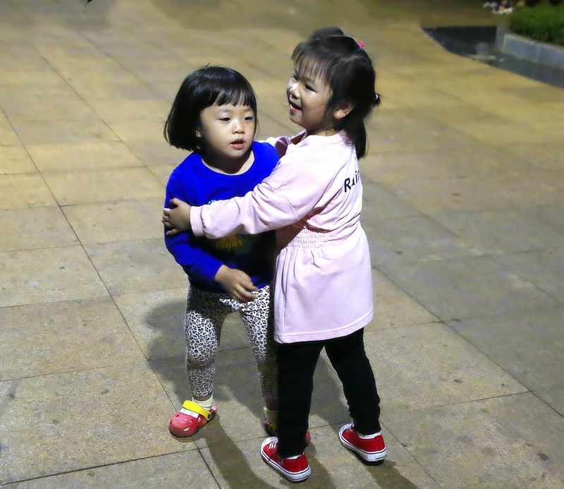 515【寿星老海南游摄纪实】夜拍广埸儿童！