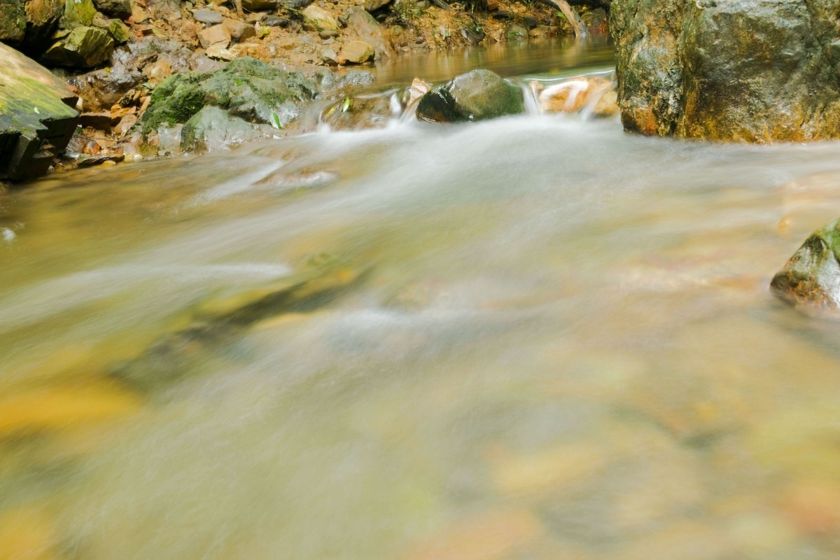 小溪流水哗啦啦