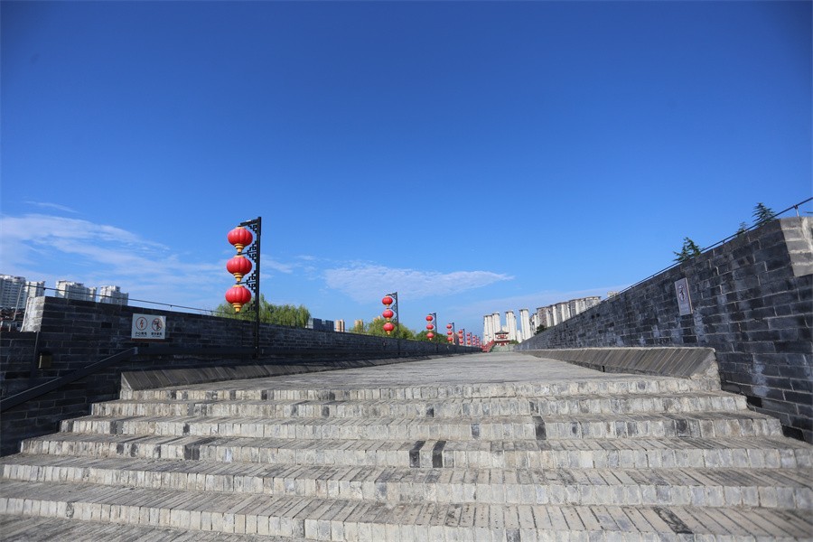 高温下的洛阳随唐城遗址植物园