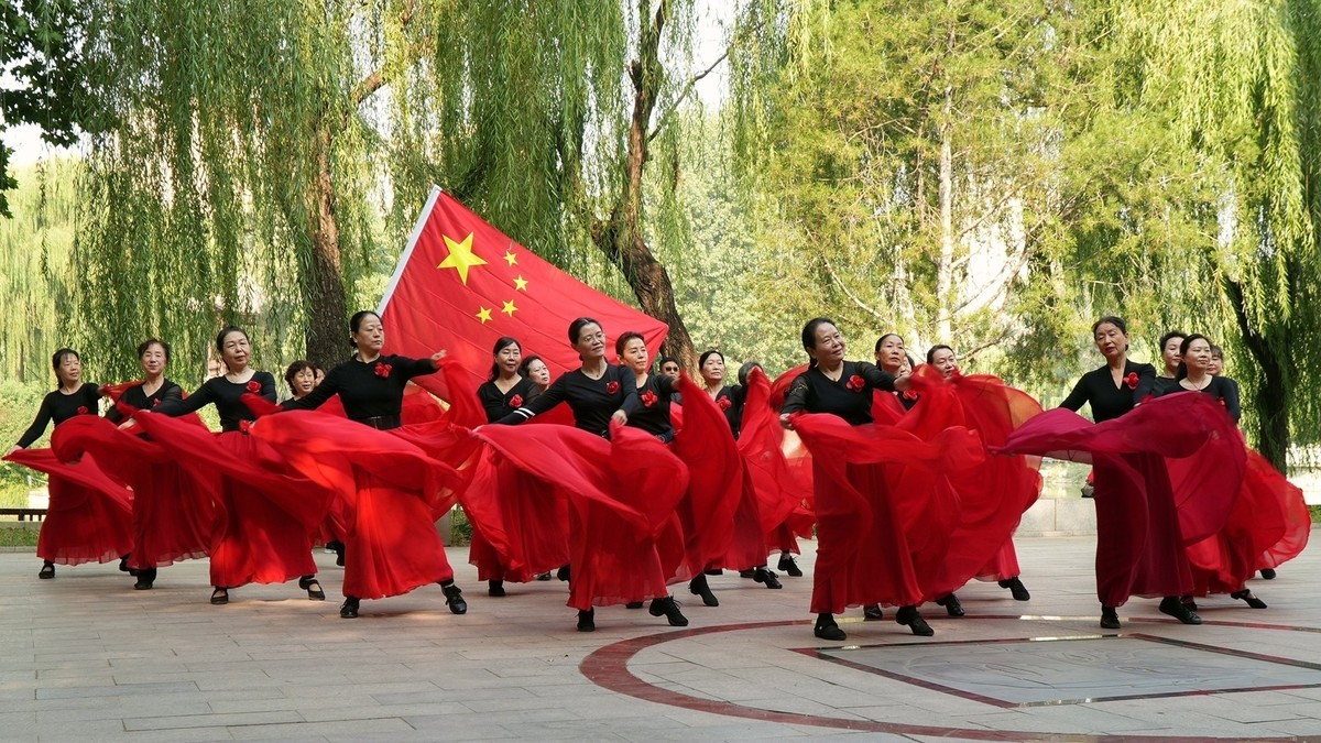 舞蹈队对喜迎国庆节