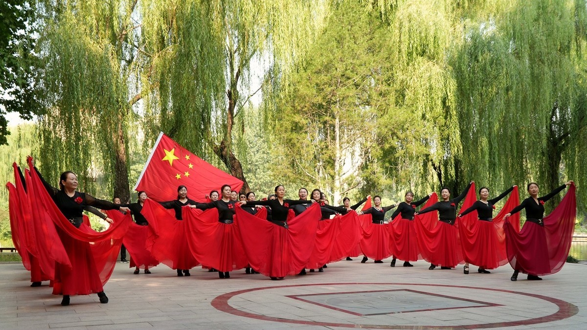 舞蹈队对喜迎国庆节