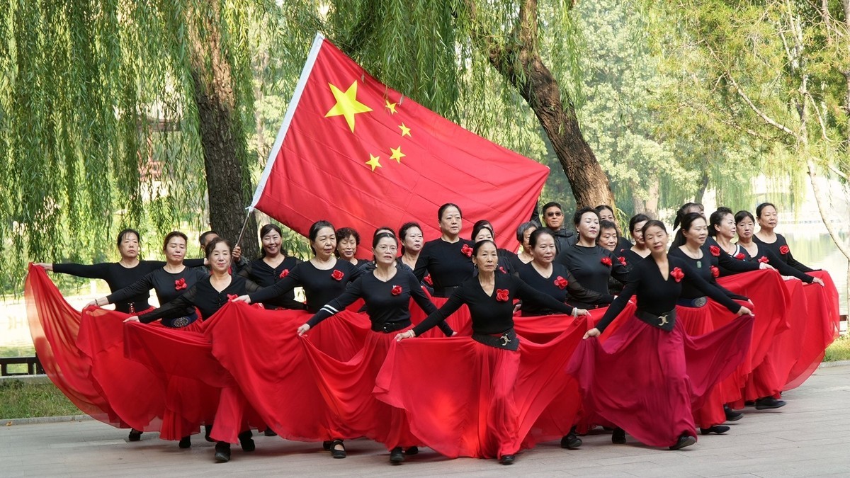 舞蹈队对喜迎国庆节