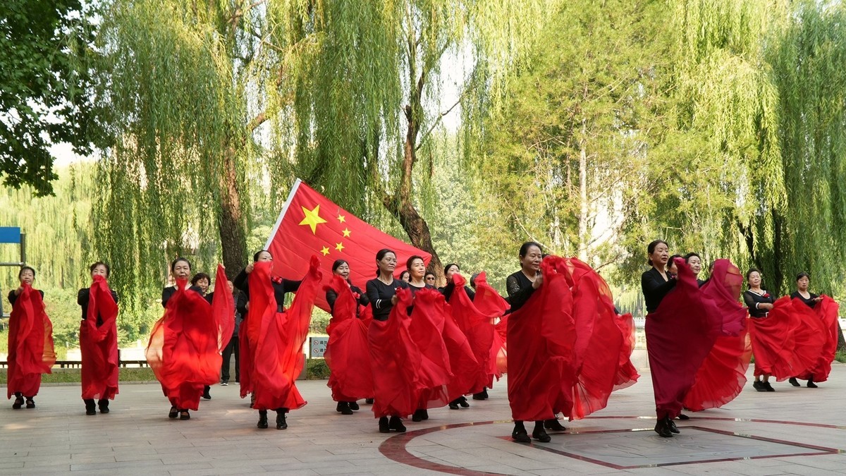 舞蹈队对喜迎国庆节