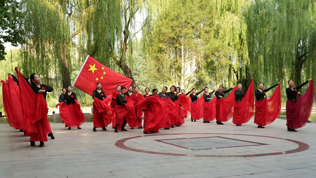 舞蹈队对喜迎国庆节