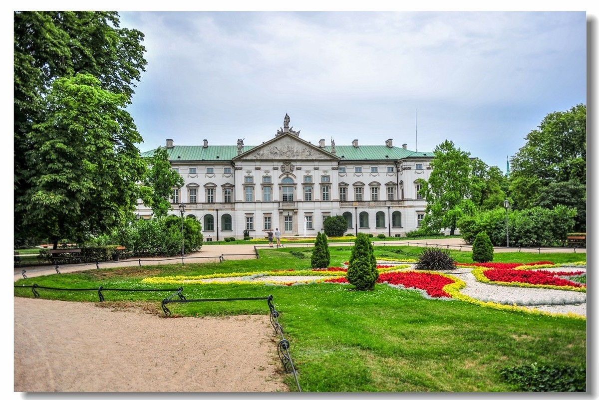 人在波兰老城（华沙）