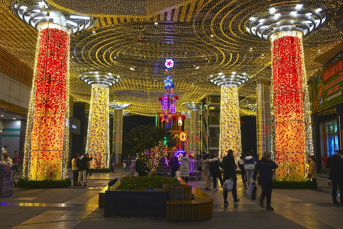 夜色中的中山路步行街