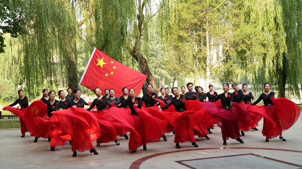 舞蹈队对喜迎国庆节