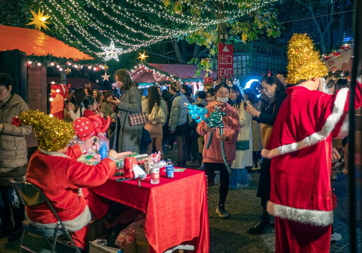 热闹非凡的外滩源