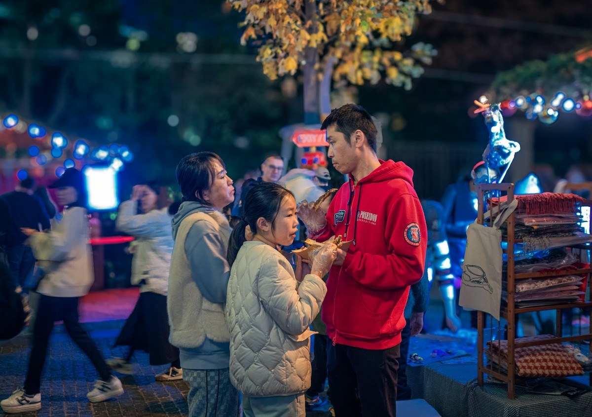 热闹非凡的外滩源