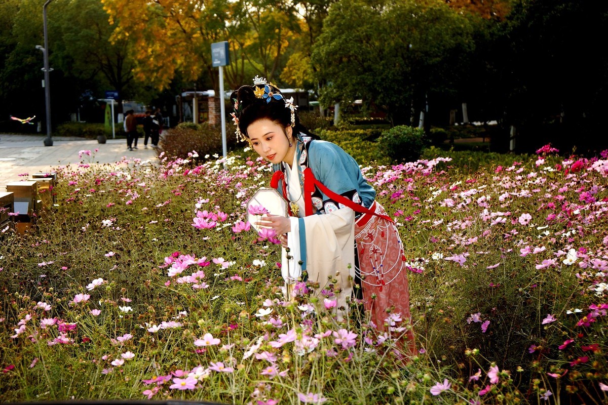 环境人像---园博园的古装美女！