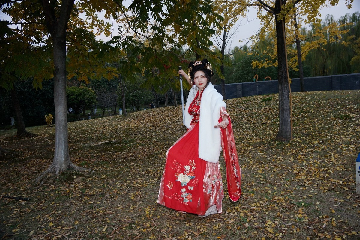 环境人像---园博园的古装美女！