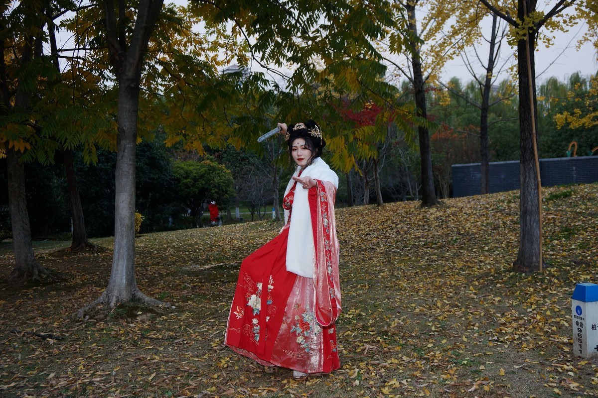 环境人像---园博园的古装美女！