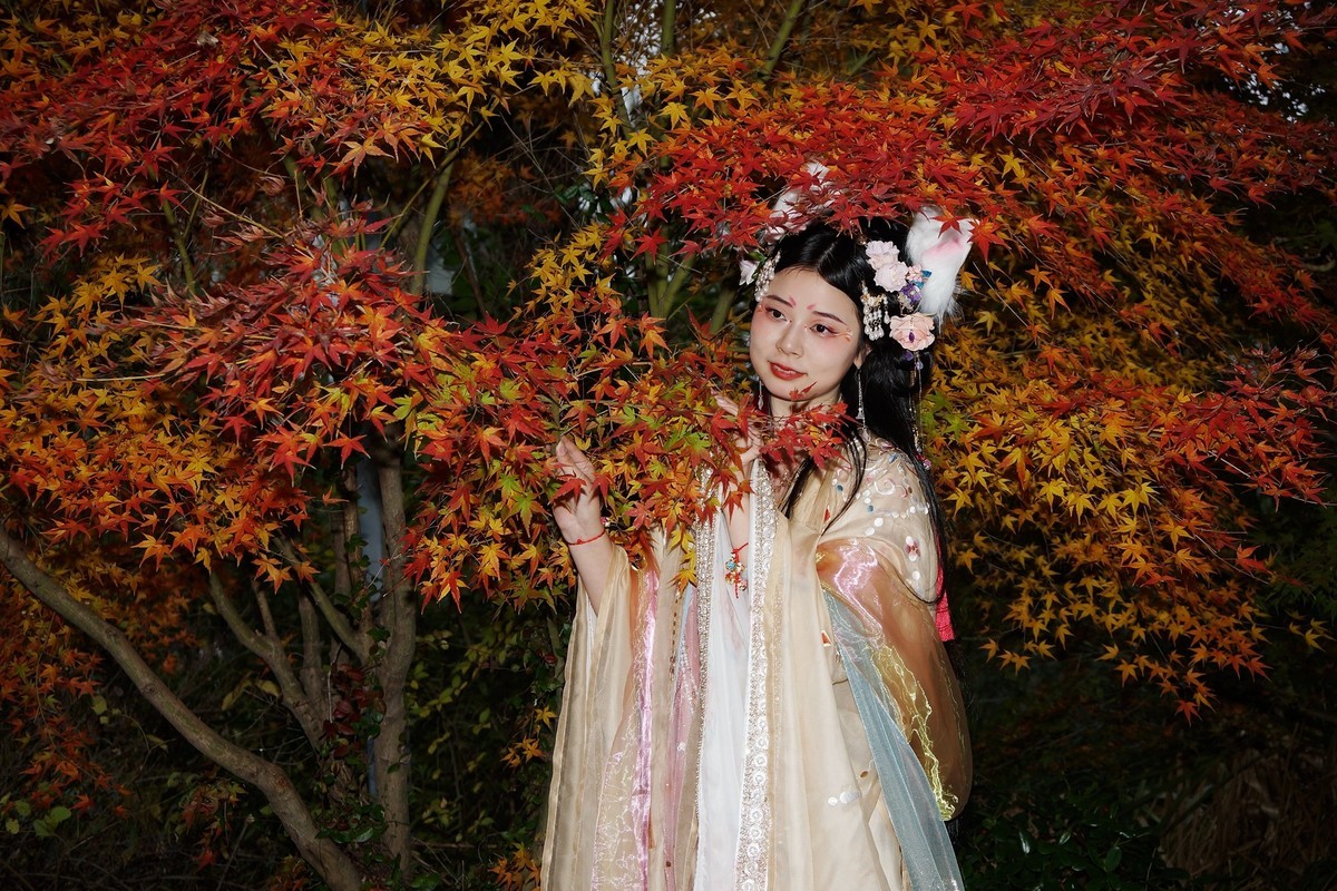 环境人像---园博园的古装美女！