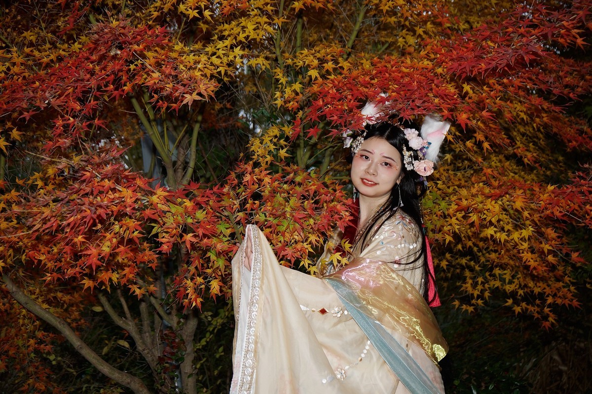 环境人像---园博园的古装美女！