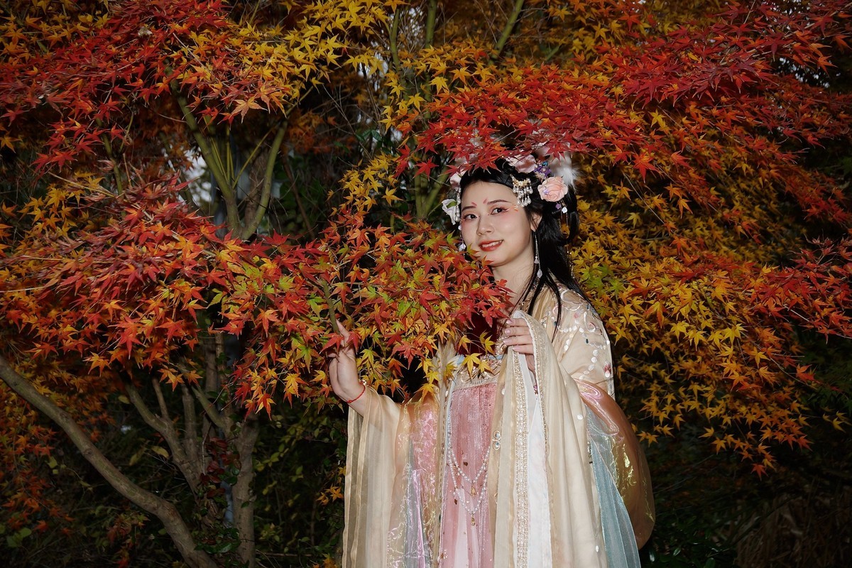 环境人像---园博园的古装美女！