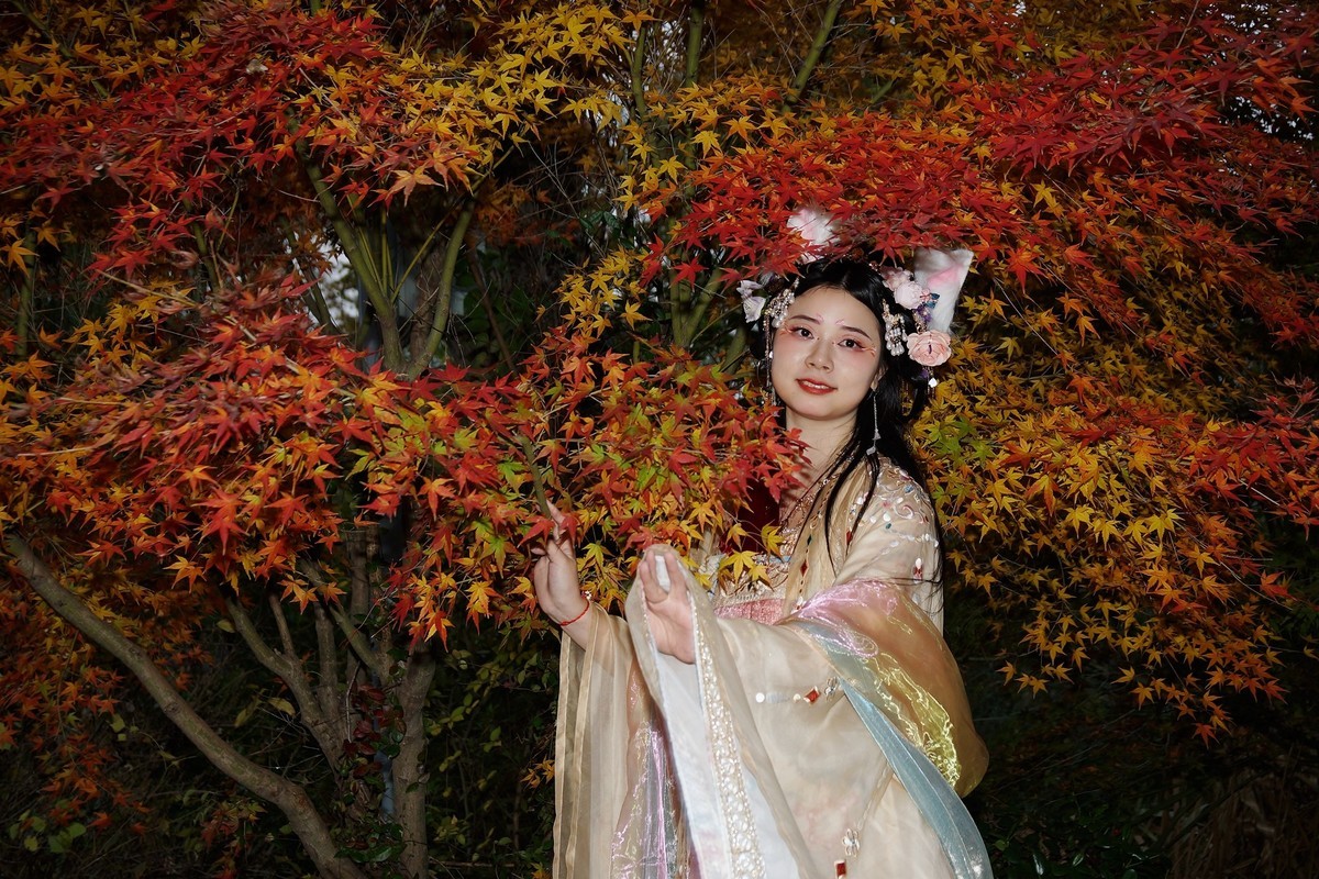 环境人像---园博园的古装美女！