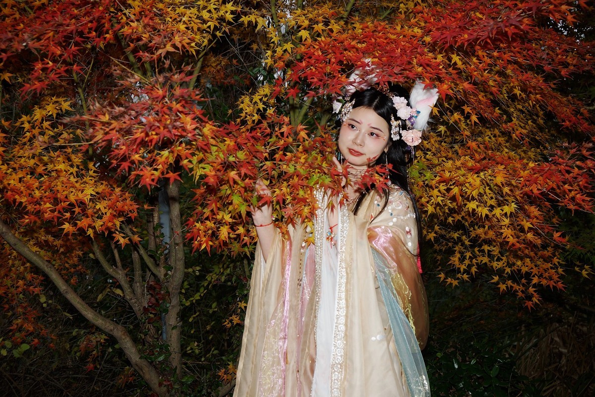 环境人像---园博园的古装美女！