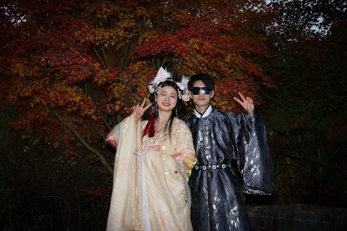 环境人像---园博园的古装美女！