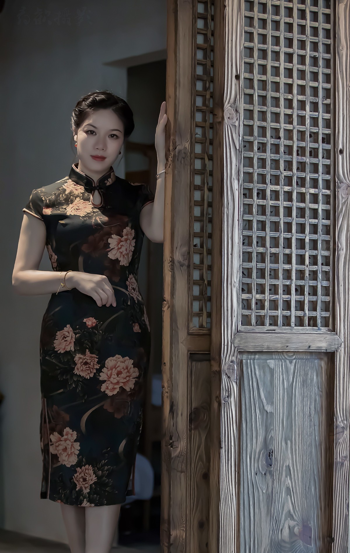 一袭青衣，染就一树芳华，两袖月光，诉说绝世风雅。