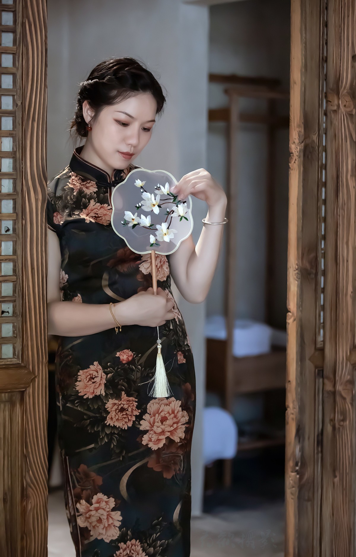 一袭青衣，染就一树芳华，两袖月光，诉说绝世风雅。