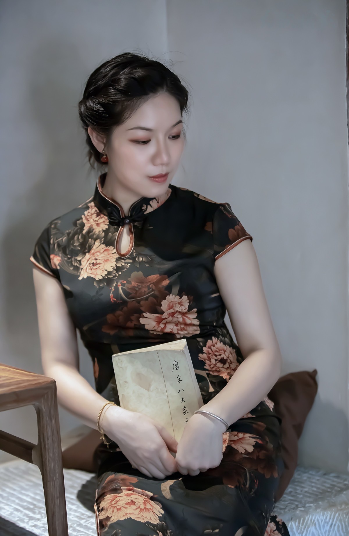 一袭青衣，染就一树芳华，两袖月光，诉说绝世风雅。