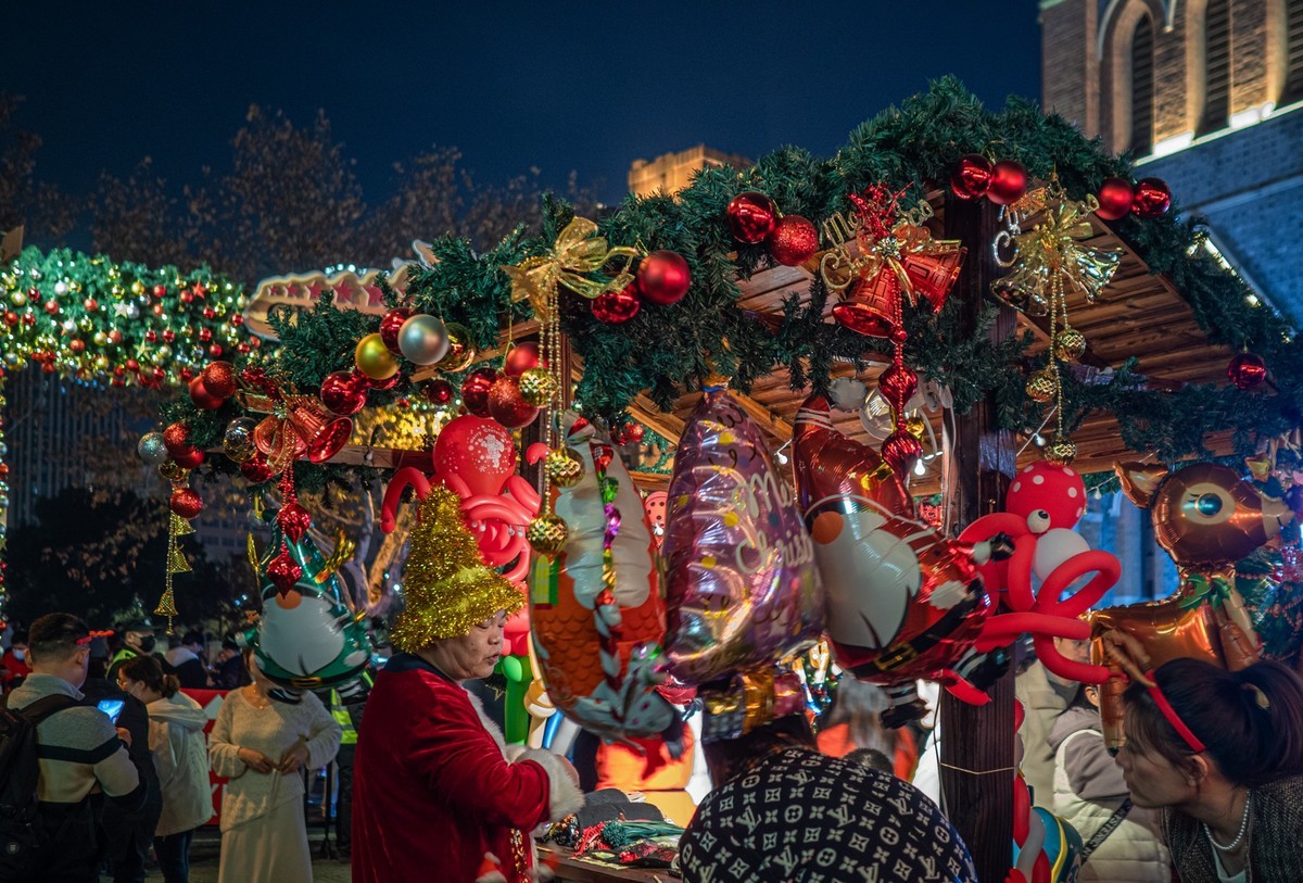 热闹非凡的外滩源