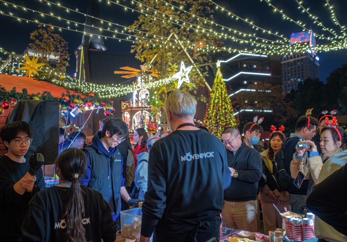 热闹非凡的外滩源