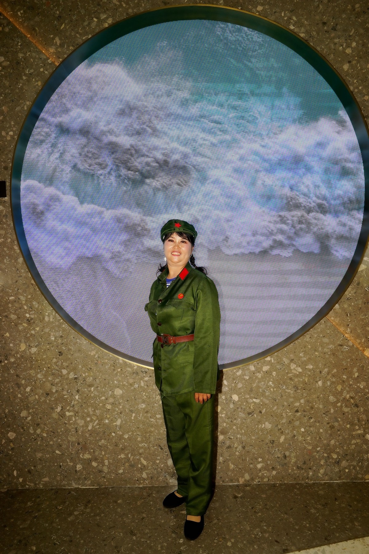 室内环境人像---网红打卡地--天街商场的“女兵”！