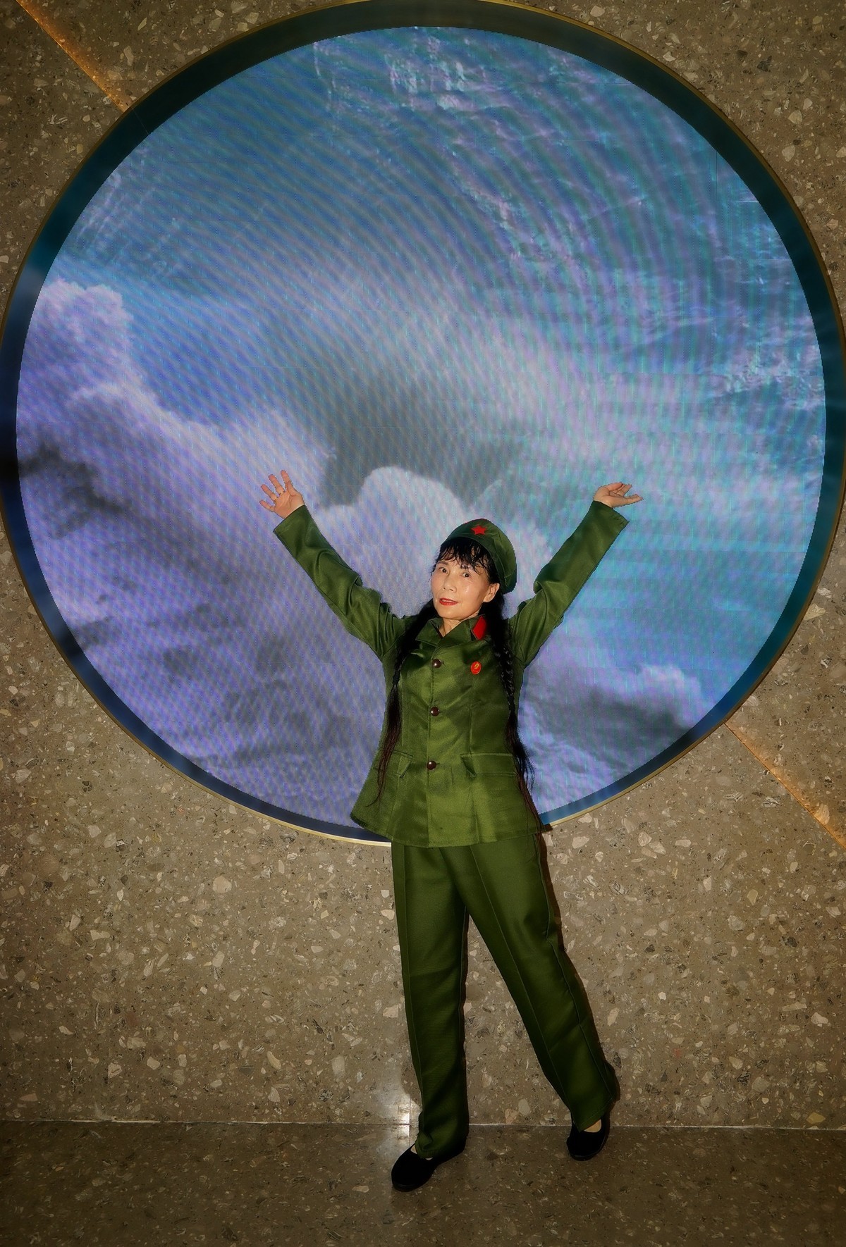 室内环境人像---网红打卡地--天街商场的“女兵”！