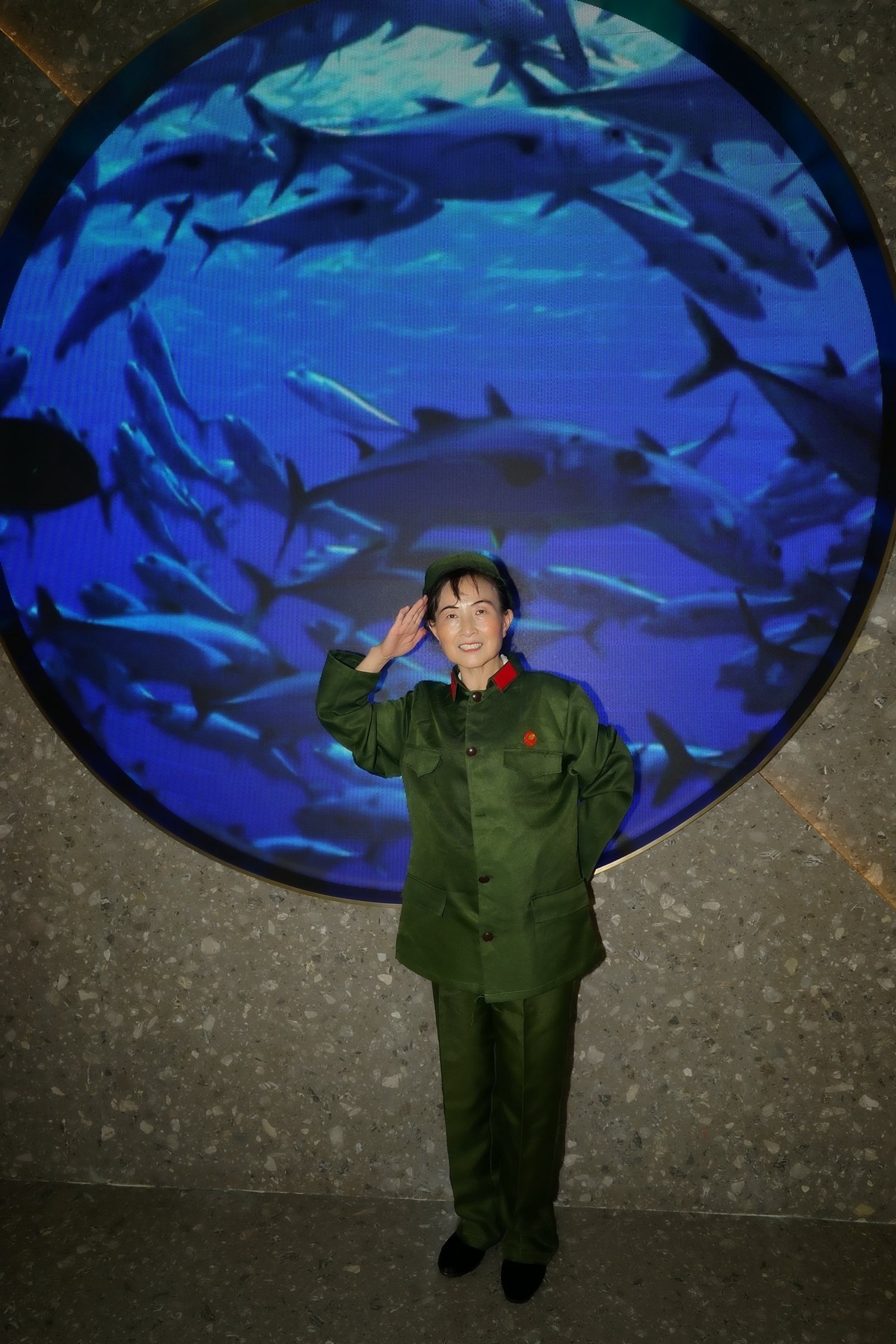 室内环境人像---网红打卡地--天街商场的“女兵”！