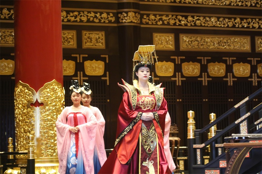 阳春三月下洛阳明堂偶遇武媚娘