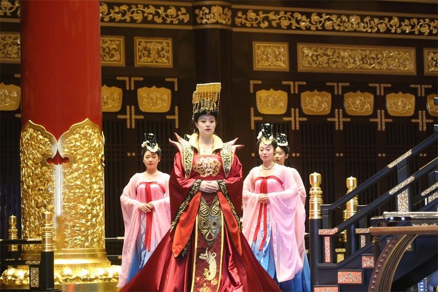 阳春三月下洛阳明堂偶遇武媚娘