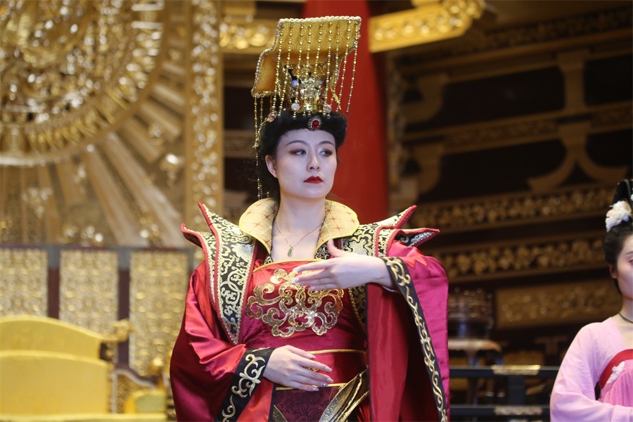 阳春三月下洛阳明堂偶遇武媚娘