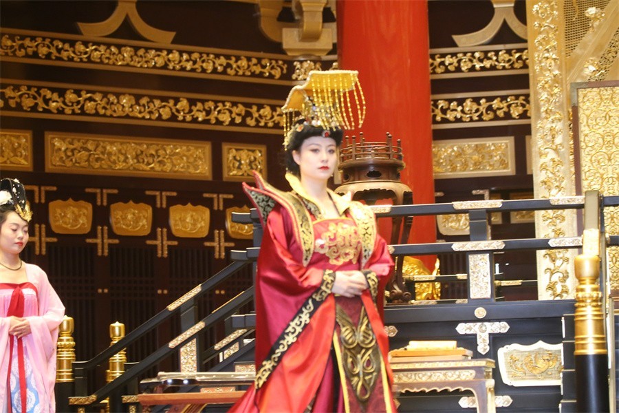 阳春三月下洛阳明堂偶遇武媚娘