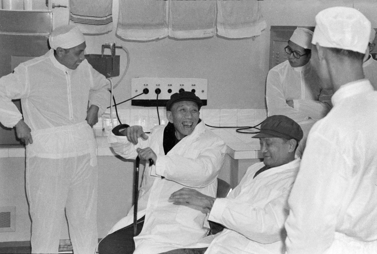 上世纪70年代的工人生活影像片段