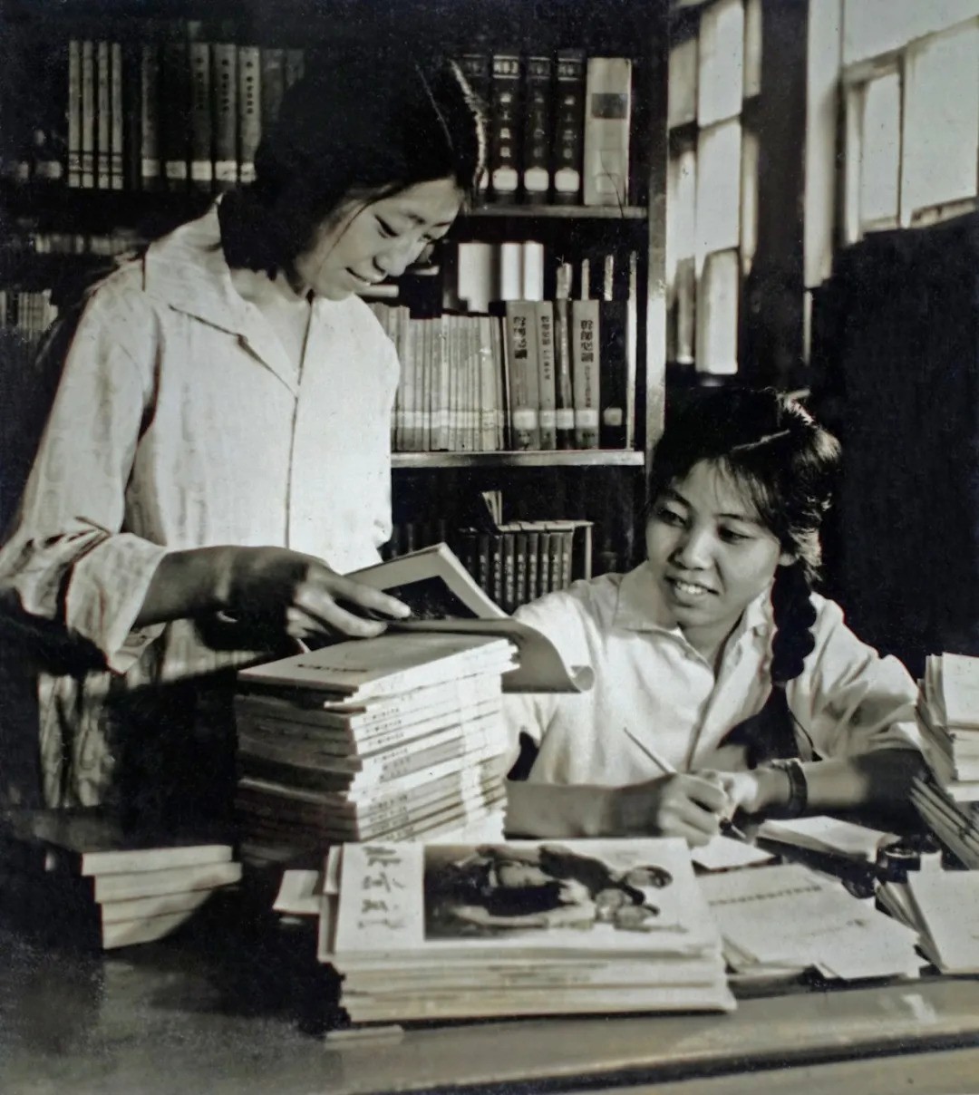 上世纪70年代的工人生活影像片段