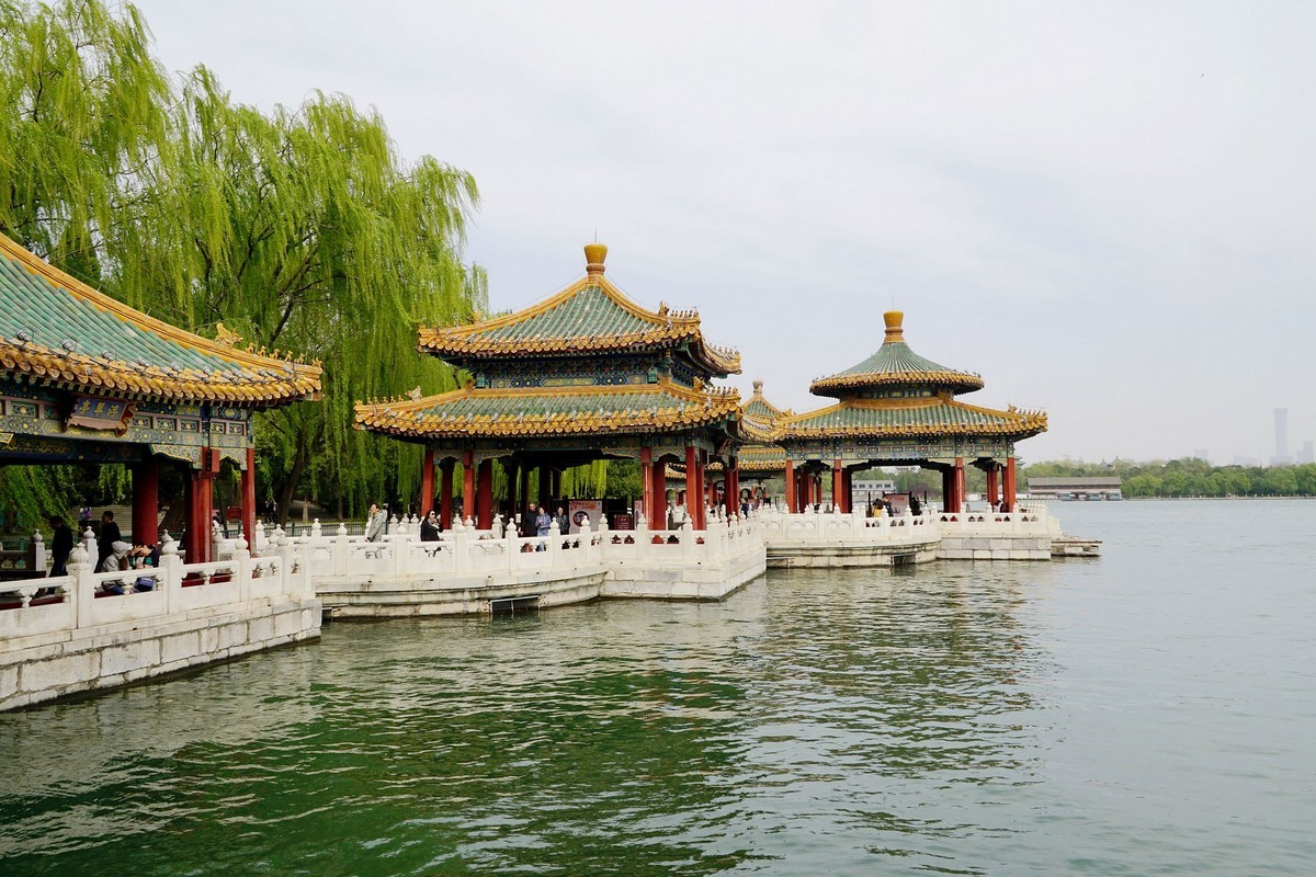 北海的绿瓦红墙