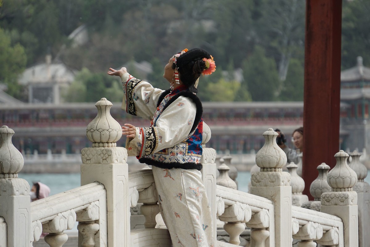 北海的绿瓦红墙