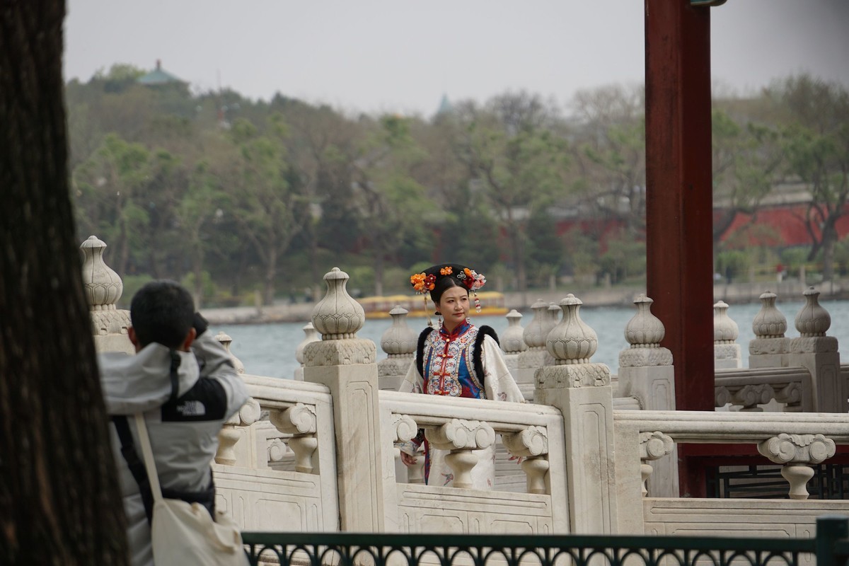 北海的绿瓦红墙