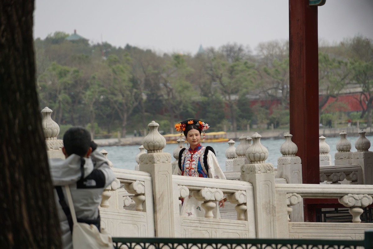 北海的绿瓦红墙