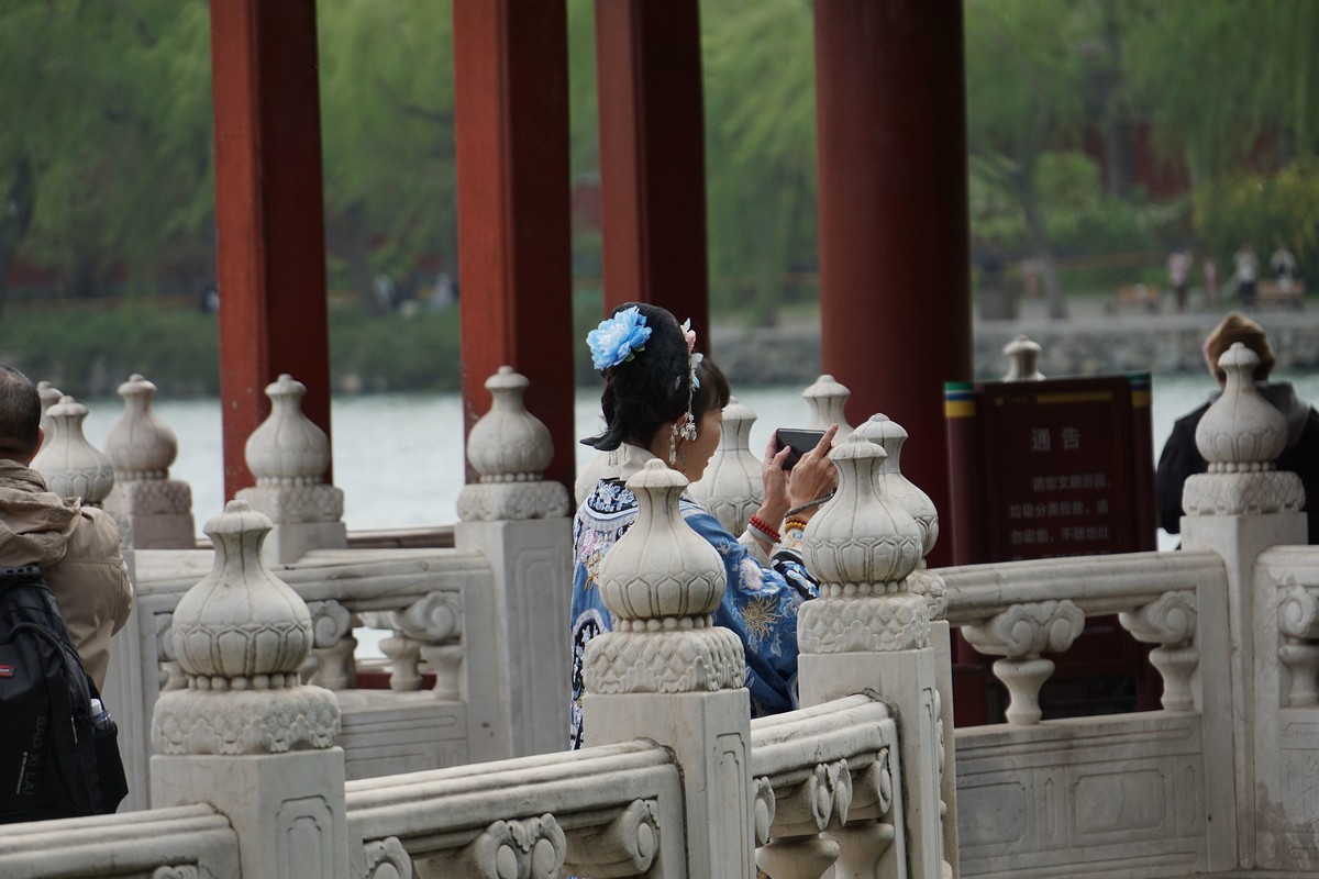 北海的绿瓦红墙