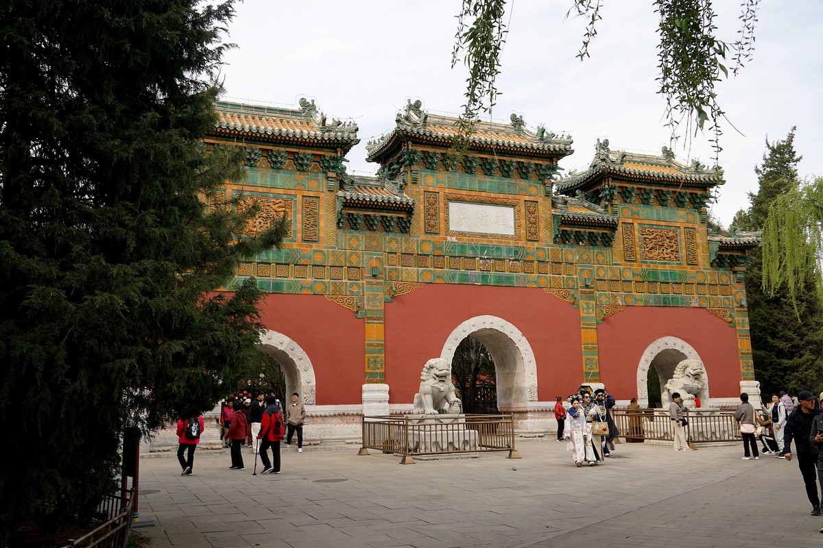 北海的绿瓦红墙