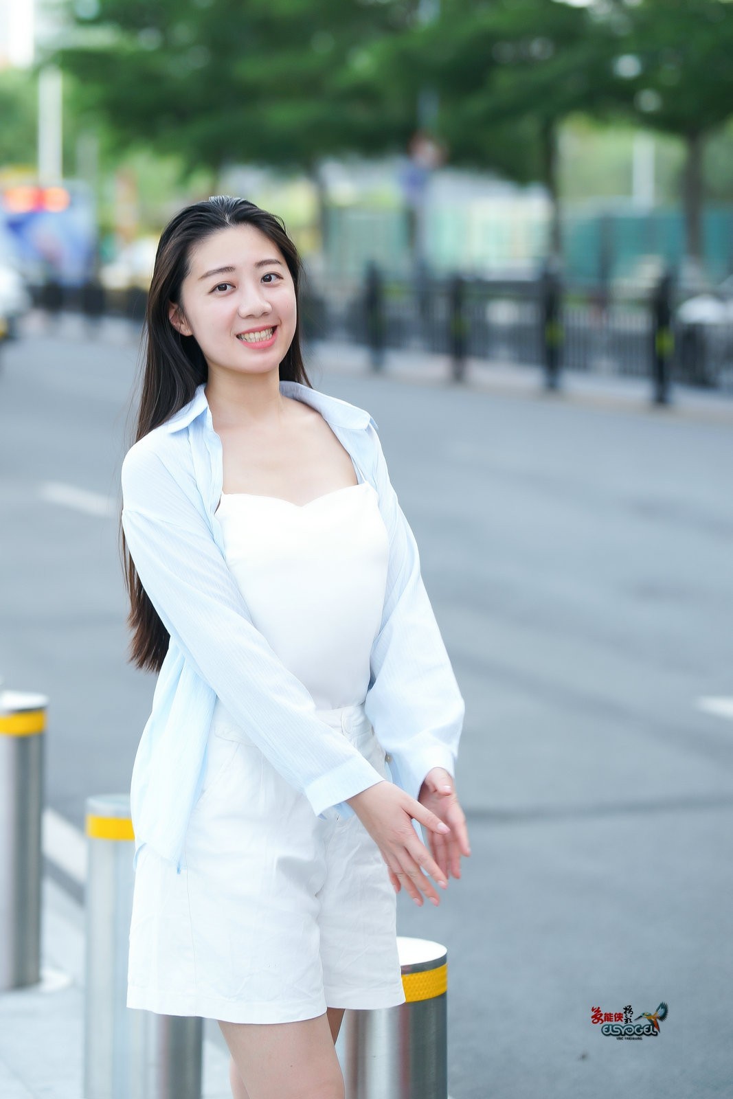 【广州塔路边美女】---可儿