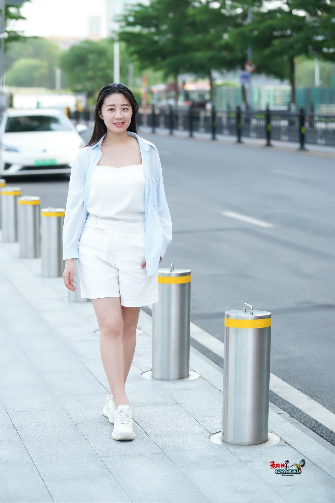 【广州塔路边美女】---可儿