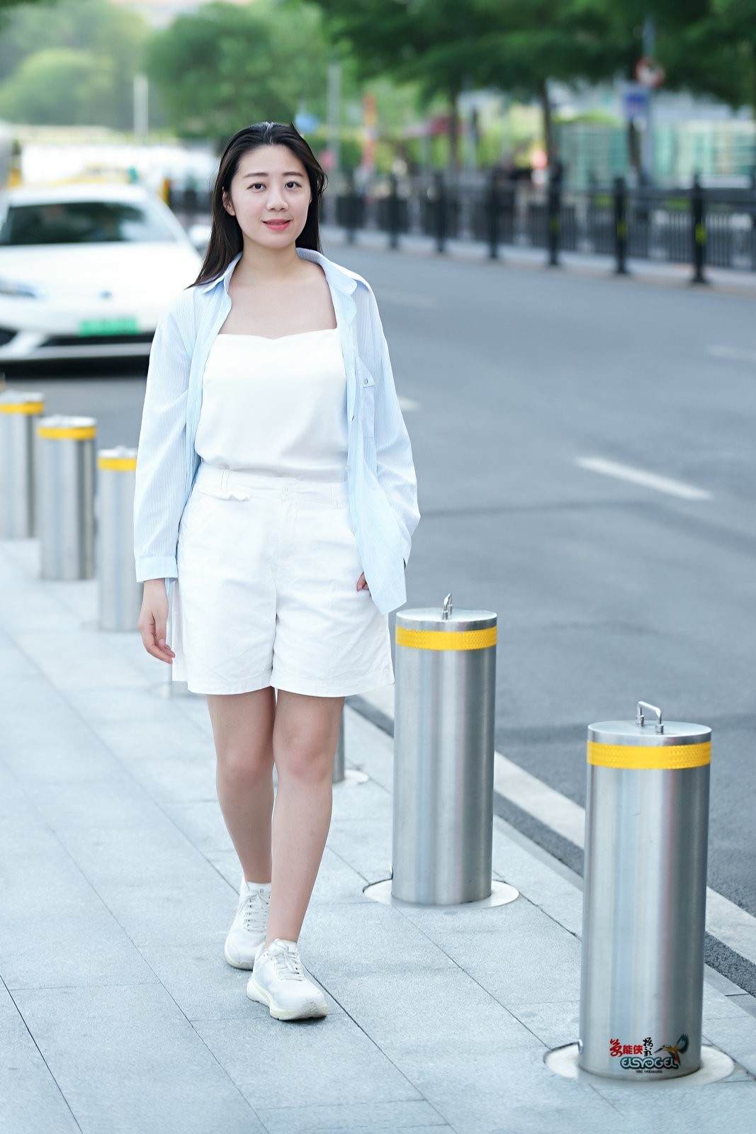 【广州塔路边美女】---可儿