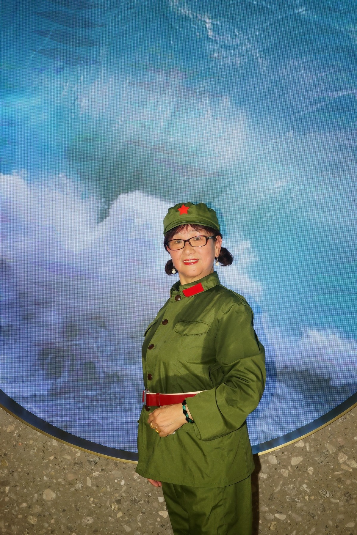 室内环境人像---网红打卡地--天街商场的“女兵”！