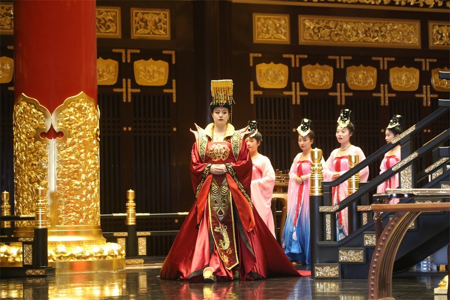 阳春三月下洛阳明堂偶遇武媚娘